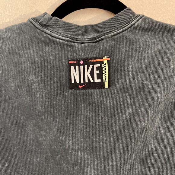 Nike Distressed Grey Crop Top - Picture 4 of 4